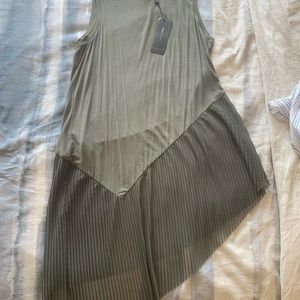 Bcbg maxazria top green pleaded long tank size small
